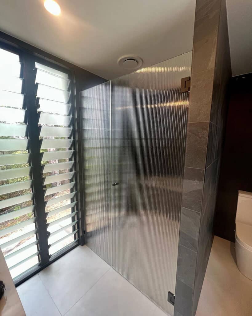 A 10mm Frameless Narrow Reed Shower Screen