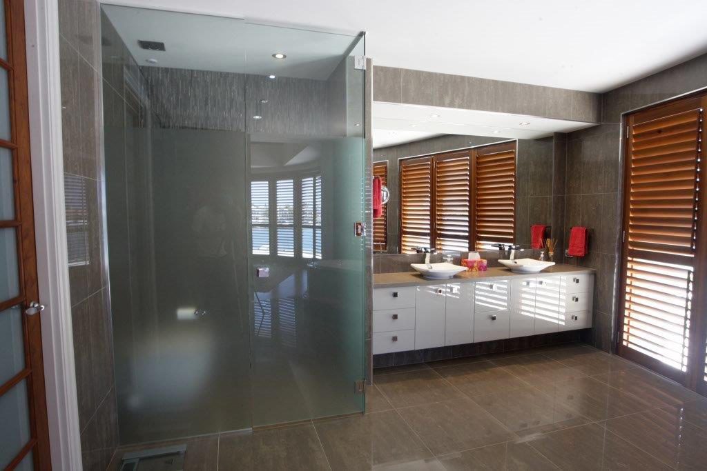 Shower with tinted glass