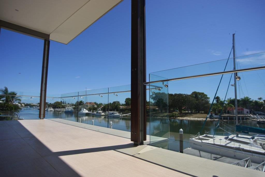 Glass balustrade with view on Maroochy River
