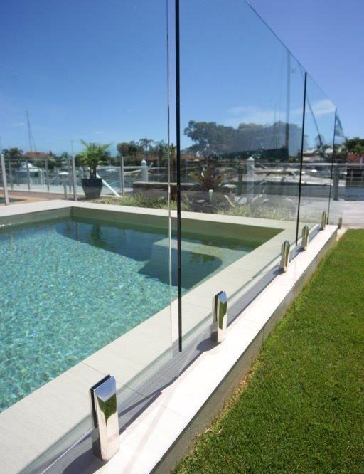 Frameless glass pool fence