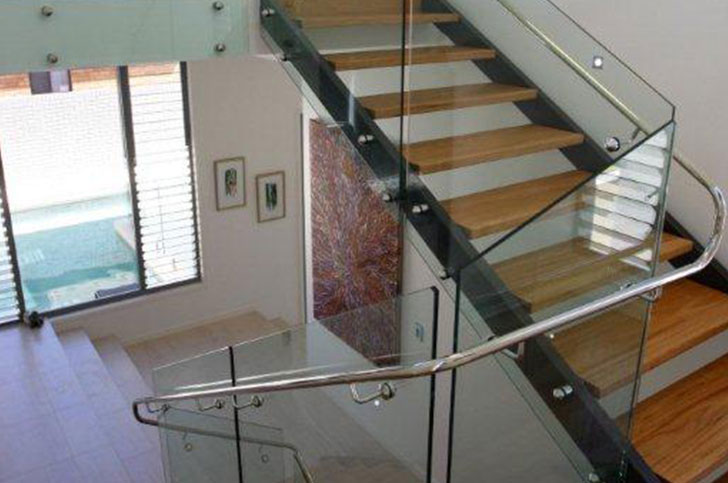 Stairwell with glass balustrade
